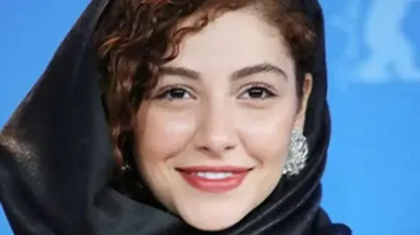 فیلم عاشقانه های مهتاب ثروتی بازیگر سریال بی عاطفه با آهنگ محسن چاوشی / آهنگ «حال می‌ده ناز کنی» 