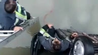 سقوط مرگبار خودرو از عرشه در کارون / 2 مرد خفه شدند + فیلم