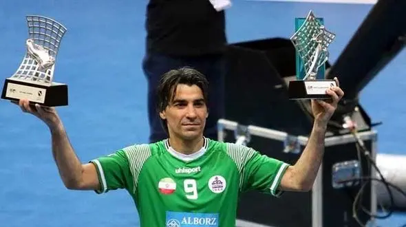 وحید شمسایی عزادار شد