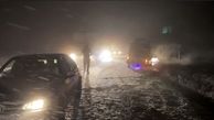 عملیات ویژه برای نجات 120 گرفتار در برف و کولاک جاده شاهین دژ