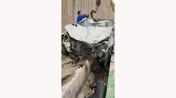 4 عکس از پرواز خونین عجیب پژو در سعادت آباد/ زنده ماندن راننده معجزه بود