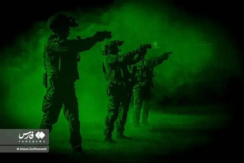 تمرین و آموزش های تخصصی رزم در جنگل توسط بسیجیان یگان ویژه فاتحین تهران بزرگ در جنگل‌های شمال کشور