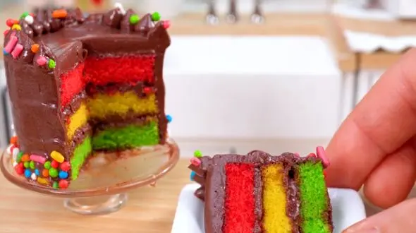 طرز تهیه کیک شکلاتی مینیاتوری + فیلم