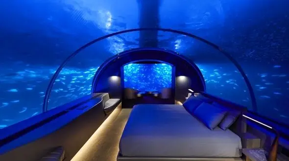 در این هتل زیرآبی در کنار ماهی ها بخوابید