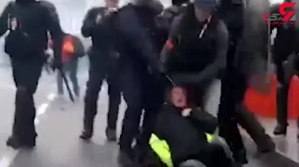 برخورد زشت پلیس با یک زن در خیابان + فیلم 