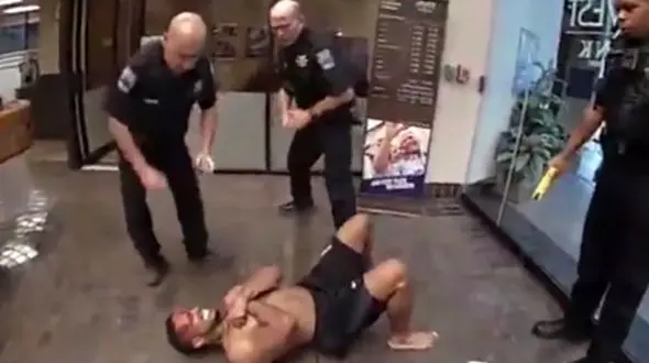 حمله پلیس با شوکر برقی به یک جوان +تصاویر
