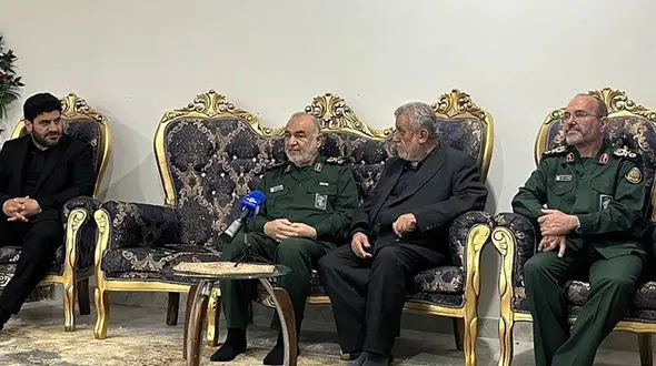 فرمانده کل سپاه با خانواده شهید موسوی دیدار کرد
