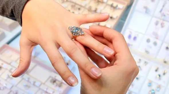 نکات طلایی خرید انگشتر؛ کدام انگشتر برای فرم دست شما بهتر است؟