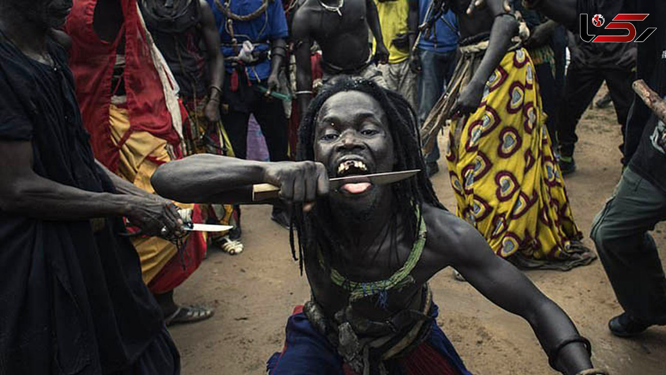 مراسم عجیب و ترسناک مردان سنگالی برای نمایش قدرت +عکس  18+