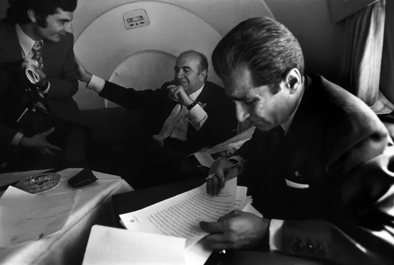 هویدا و منوچهر آزمون در جلسات انتخاباتی حزب ایران نوین