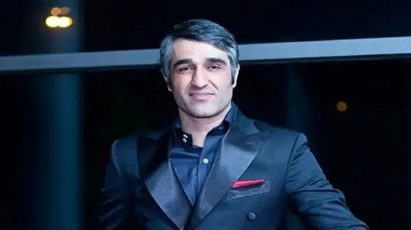 فیلم آواز و رقص و خوشحالی پژمان جمشیدی وقتی برگشته خونه و از ایران میخونه ...