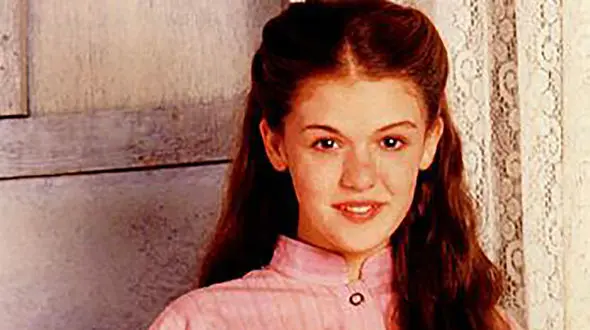 چهره زیبا و جذاب بازیگر قصه های جزیره در سن 48 سالگی توجه همه را به خود جلب کرد !