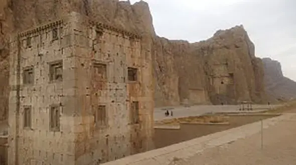 
تکذیب فرونشست کعبه زرتشت
