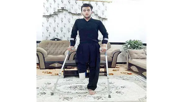 گفتگو با محمد باختر سربازی که هنگام نجات یک سگ پایش را از دست داد + عکس