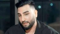 حسین تهی در حال توزیع نذری در روز عاشورا