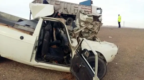 پرس شدن پیکان زیر کامیون ! / 2 مسافر کشته شدند !