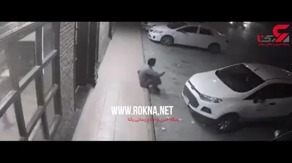 لحظه فرار یک جوان از مرگ در خیابان +فیلم