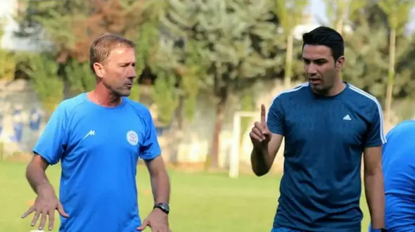 صحبت مهم نکونام در جمع بازیکنان استقلال؛ اطمینان دارم برمی گردیم 