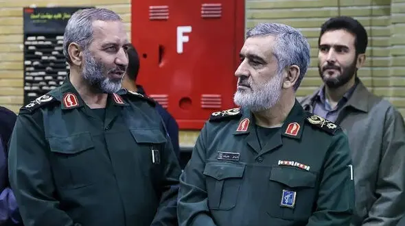 نوشته پرمعنای روی  انگشتر حدید سردار شهید حاجی‌زاده ! / به  فرمانده جدید هوا فضای سپاه هدیه شد