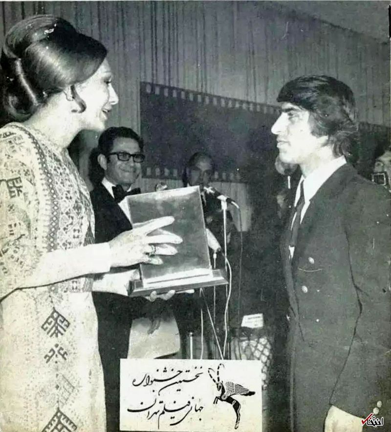دریافت جایزه کارگردان معروف از جشنواره فیلم تهران