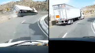 فیلم واژگونی هولناک کامیون در جاده باریک