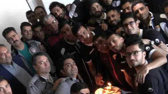 جشن تولد حامد لک پیش از بازی با ذوب‌آهن