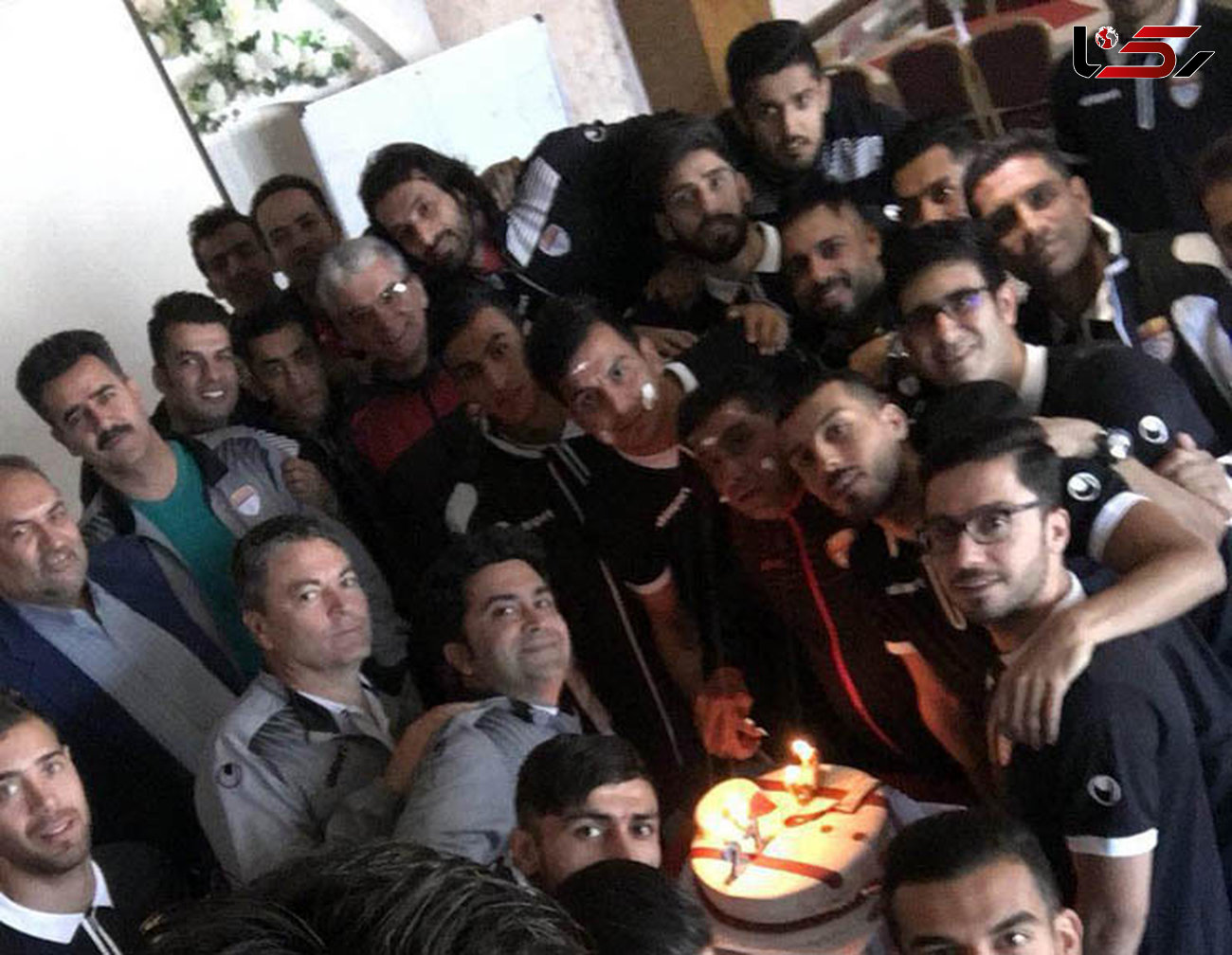 جشن تولد حامد لک پیش از بازی با ذوب‌آهن