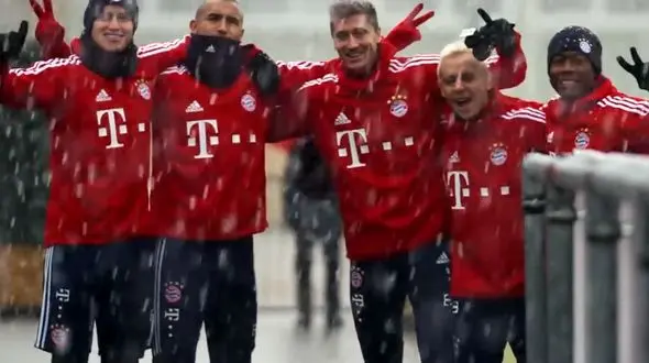 اولین تمرین برفی بازیکنان بایرن مونیخ + فیلم