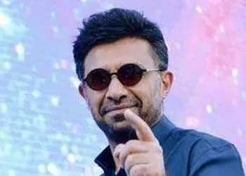 ویژه روز مادر: دانلود آهنگ «مامان» از بابک افرا/شد بیست، شد سی، چهل سالم مامان ولی من همیشه واسه‌ت بچه‌م مامان کاش هیچ وقت...!