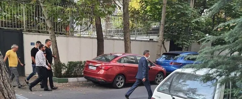 5483570