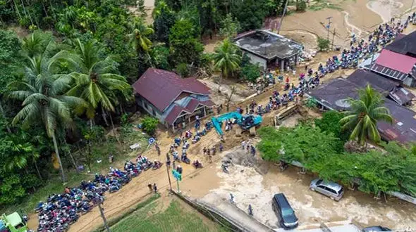 افزایش آمار کشته های سیل اندونزی به ۱۹ نفر