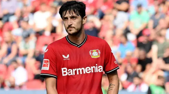 ببینید / وقتی سردار آزمون در نقش مدافع تیم حریف ایفای نقش می کند + فیلم 