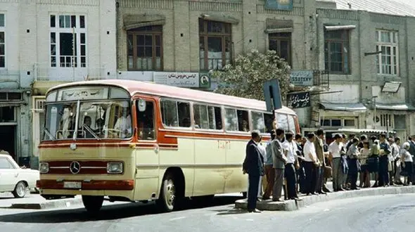 ببینید / ایستگاه اتوبوس میدان توپخانه در 77 سال پیش 