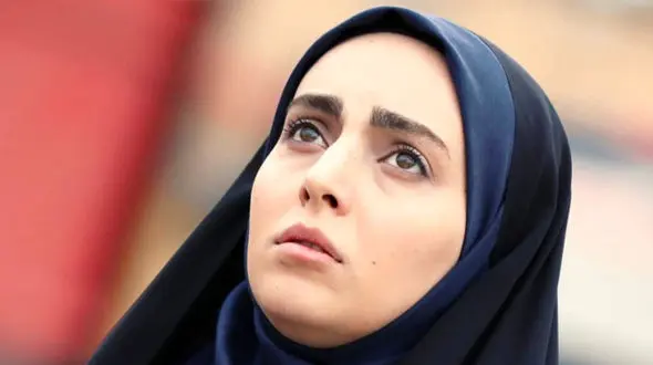 مانتوی خوشرنگ شیشه ای مهشید جوادی  ! / خانم بازیگر باز متفاوت از سریال !