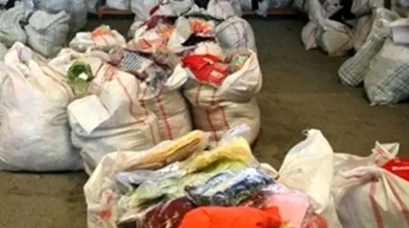 جریمه ۲ میلیاردی قاچاقچی البسه و دمپایی در لرستان + عکس