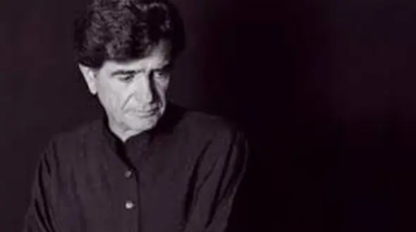 عادل فردوسی پور در پی درگذشت استاد محمدرضا شجریان نوشت: او هرگز نمی میرد ، او زنده است