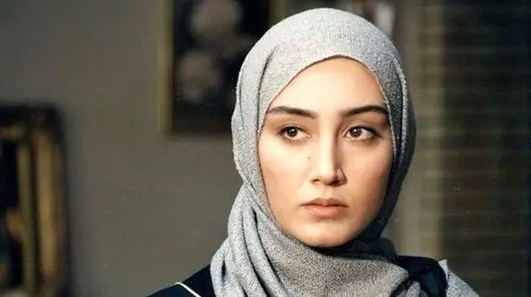 عکس دیده نشده از چهره نچرال هدیه تهرانی قبل از گریم شدن در پشت صحنه/ خانوم سوپراستار در اوج محبوبیت سینمای ایران