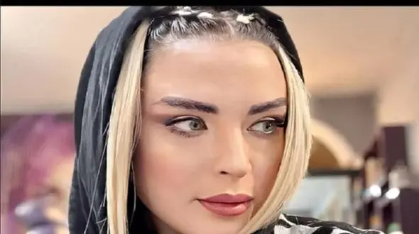 این زن زیبا و جوان مادر کدام خانم بازیگر است ! / فاصله سنی کم با دخترش غوغا کرد !