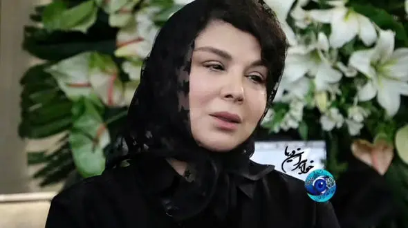 فیلم آوازخوانی جگرسوز چنگیز حبیبیان در مراسم مادر شهره سلطانی ! / دل همه را سوزاند !