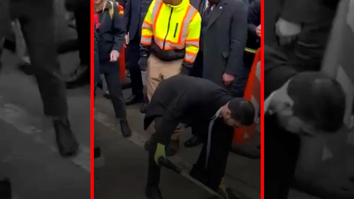 فیلم آسفالت ریزی خیابان با حضور شهردار نیویورک