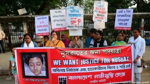 سوزاندن وحشیانه دختر بنگلادشی به دستور مدیر مدرسه حیوان صفت+ عکس