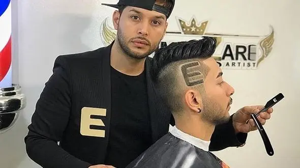 با آکادمی احمد زارع یکی از  کار آفرینان موفق در حرفه ی آرایشگری  آشنا شوید