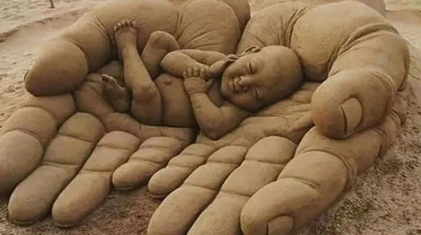 خلق آثار هنری با ماسه