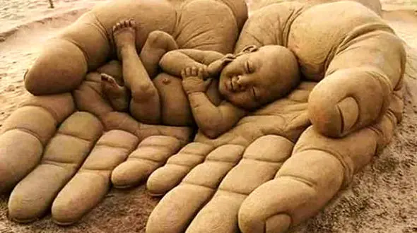 خلق آثار هنری با ماسه