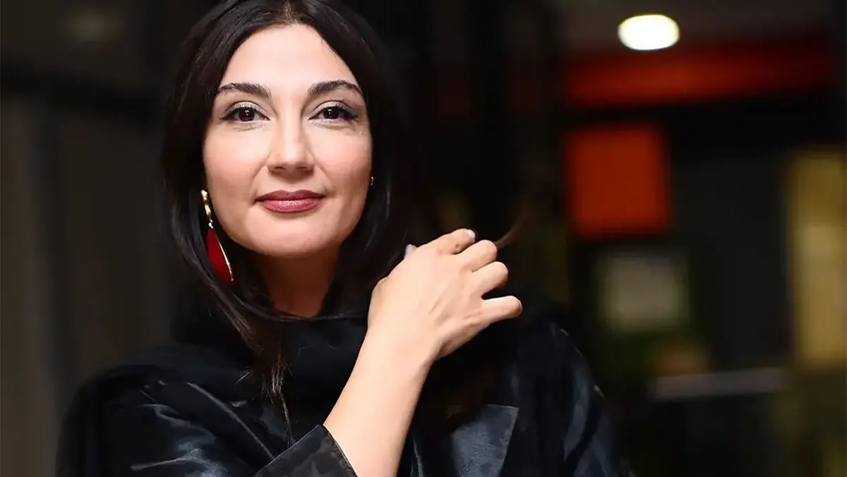 واکنش حدیث میرامینی به سختگیری های تلویزیون : نمیتونم وسط عزاداری نگران افتادن شالم باشه