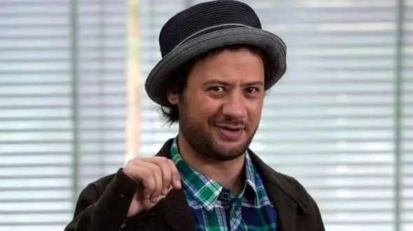 باورکردنی نیست /  این خانم جوان مادر علی صادقی است !