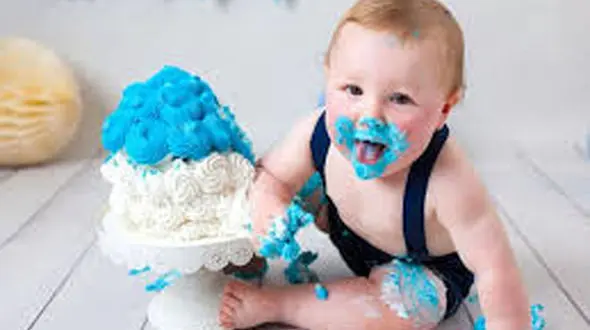 جنجال عکس های شاهانه ختنه سوران پسرک اردبیلی ! /  مادرش لباس ملکه پوشید !