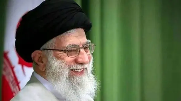 فیلم خاطره جالب روحانی معروف از آوازخوانی در حضور رهبر معظم انقلاب و آیت الله جوادی آملی / با ترس و لرز خواندم آقا بهم گفت...!!!