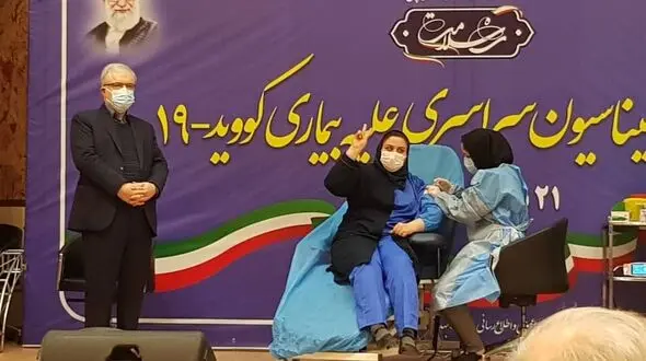 حال دریافت کنندگان واکسن روسی در ایران چگونه است ؟ / معاون درمان بیمارستانی امام خبر داد