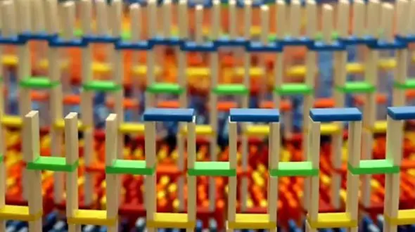  طولانی ترین دومینوی مارپیچ + فیلم و عکس